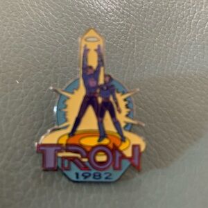 Disney Pack - 2 Lanyards, 2 pins (TRON & DIXIE LANDINGS RESORT)